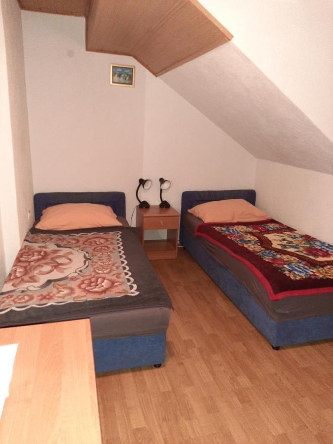 קארלובץ Rooms Mostanje מראה חיצוני תמונה